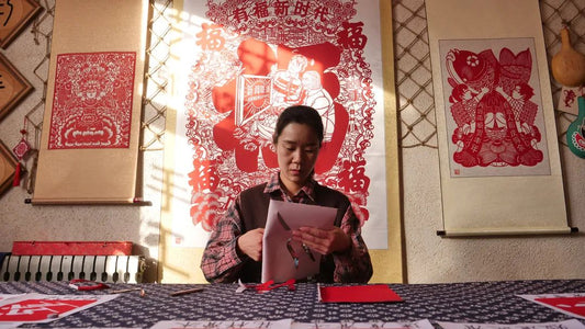 "Five-Star" Story: Yin Lingling, Inheritor of Paper-Cutting Skills, Speaks of Dedication and Craftsmanship